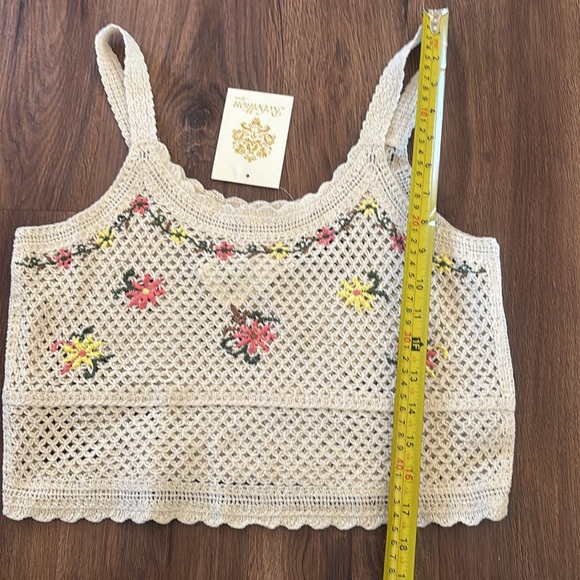 Floral Embroidered Crochet Tank Top - Picture 3 of 5